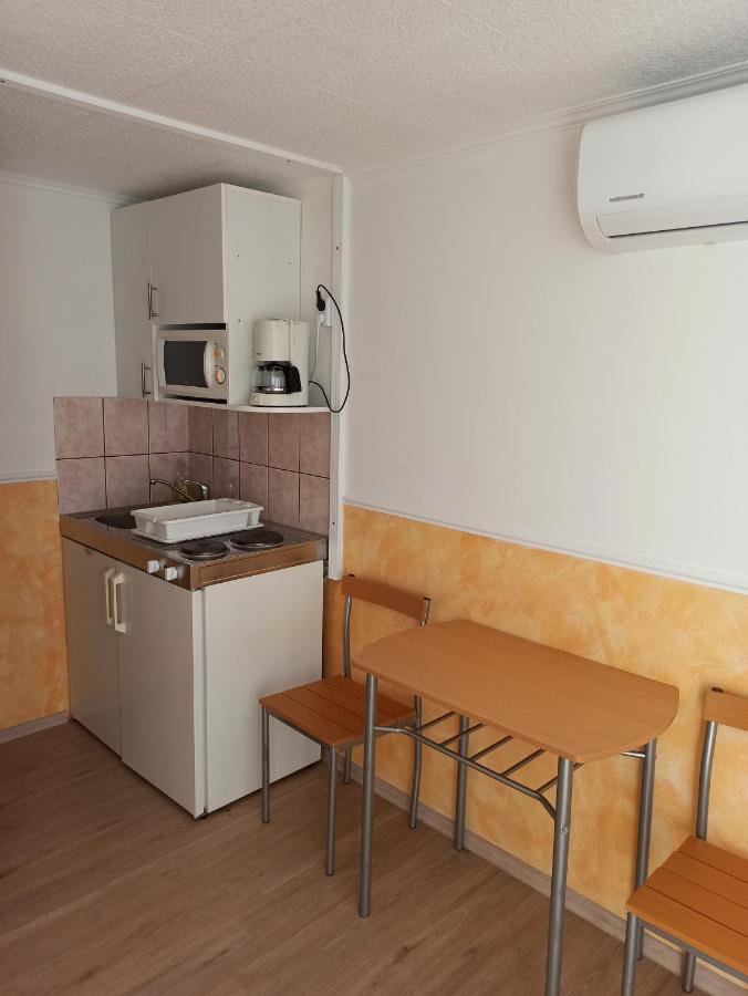 Aniko Apartmanhaz Балатонфельвар Екстер'єр фото