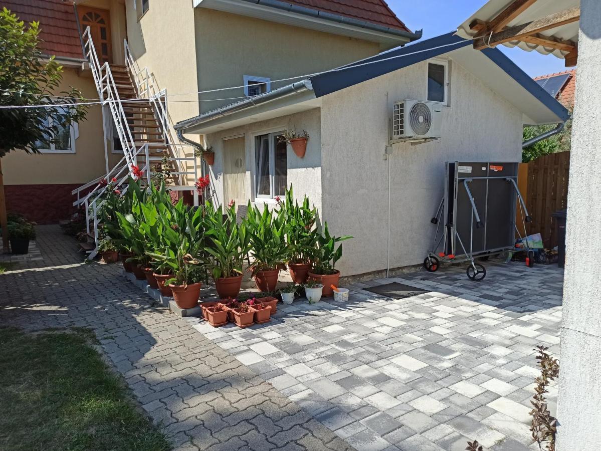 Aniko Apartmanhaz Балатонфельвар Екстер'єр фото