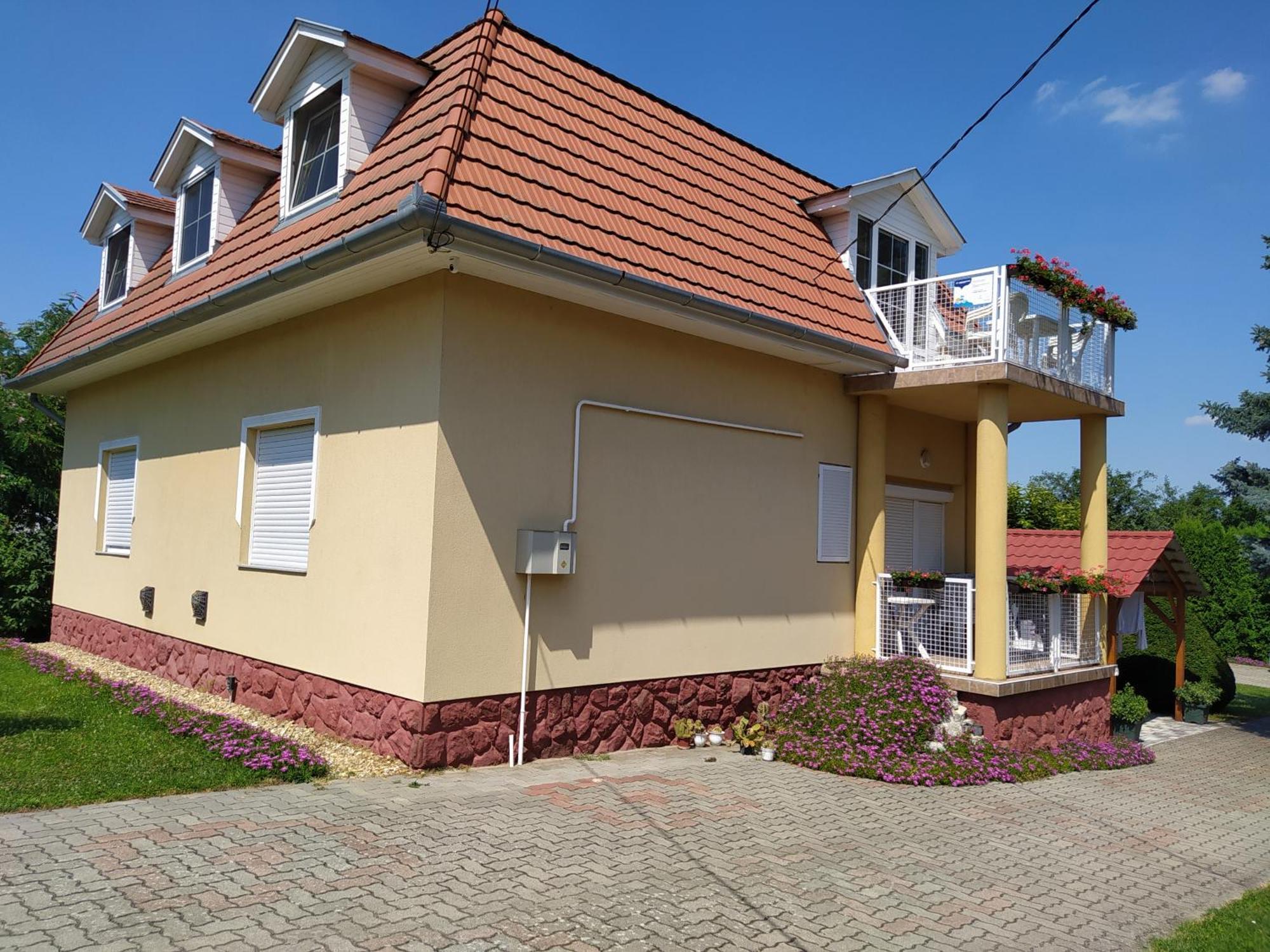 Aniko Apartmanhaz Балатонфельвар Екстер'єр фото