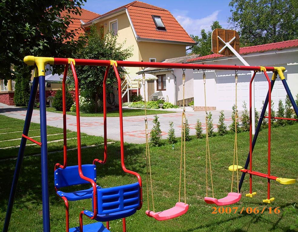 Aniko Apartmanhaz Балатонфельвар Екстер'єр фото